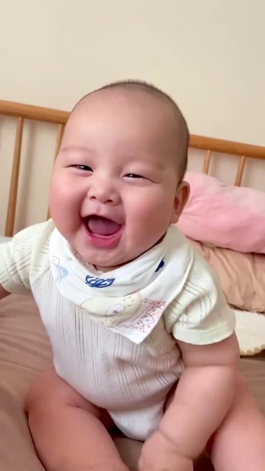 愛笑的寶寶最可愛了