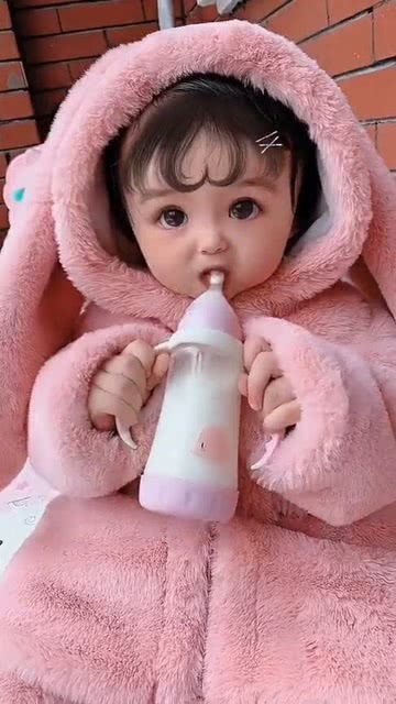 大眼睛萌寶,太可愛了