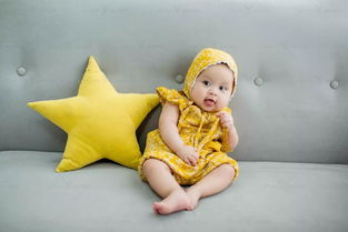 這個可愛寶寶萌翻整個石家莊 成最小網紅