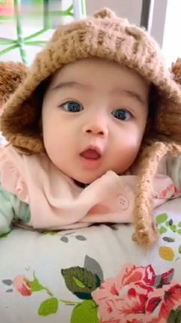 怎么會(huì)有這么可愛(ài)的寶寶,笑的一瞬間感覺(jué)世界都是美好的