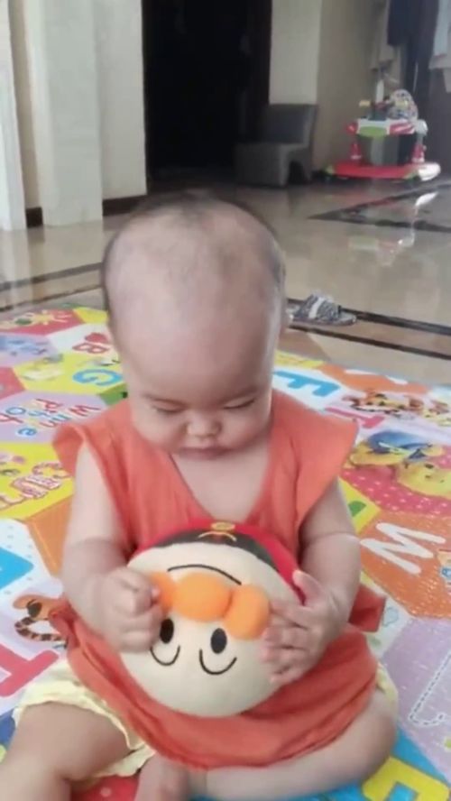 寶寶的小舉動(dòng)真是可愛(ài),這畫(huà)面我看了都顫抖,差點(diǎn)笑尿了